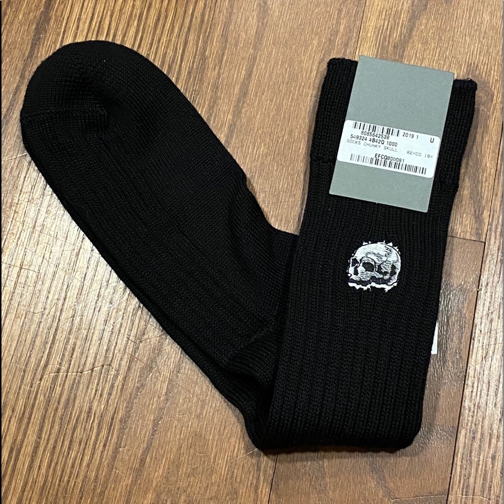 $85 Men’s  Alexander McQueen socks chunky skull